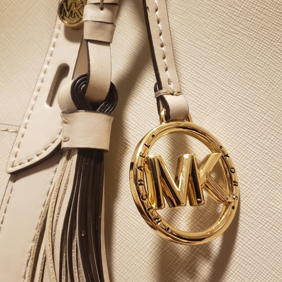 Michael Kors Nomad Tote in Light Sand - Picture 3 of 5